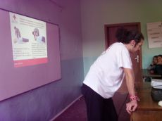 МЛАДЕЖИ ОТ БЧК УЧИХА ДЕЦА КАК СЕ ДАВА ПЪРВА ДОЛЕКАРСКА ПОМОЩ И КАК ДА СЕ СПРАВЯТ С АГРЕСИЯТА В УЧИЛИЩЕ