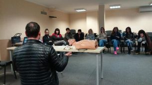 36 ЕКСПЕРТА ОТ „SOS ДЕТСКИ СЕЛИЩА” ПРЕМИНАХА ОБУЧЕНИЕ ПО ПЪРВА ДОЛЕКАРСКА ПОМОЩ НА РАБОТНОТО МЯСТО